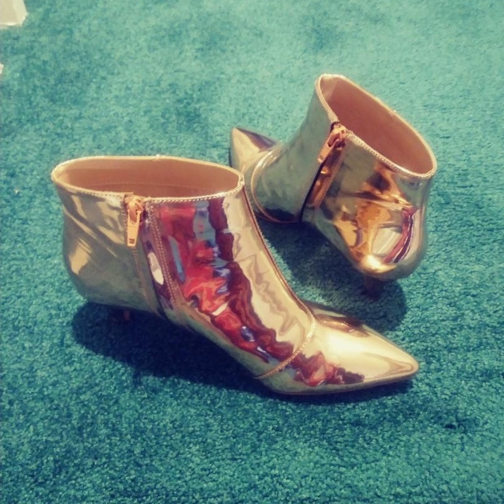 Kitten heeled bootie